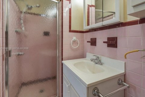 Casa en venta en Miami, Florida, 3 dormitorios, 164.99 m2 № 2084903 - foto 9