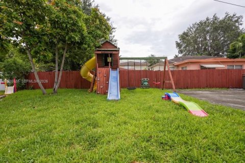 Casa en venta en Miami, Florida, 3 dormitorios, 164.99 m2 № 2084903 - foto 16