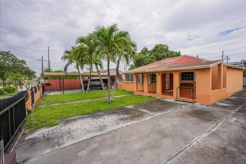 Casa en venta en Miami, Florida, 3 dormitorios, 164.99 m2 № 2084903 - foto 2