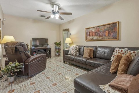Casa en venta en Miami, Florida, 3 dormitorios, 164.99 m2 № 2084903 - foto 30