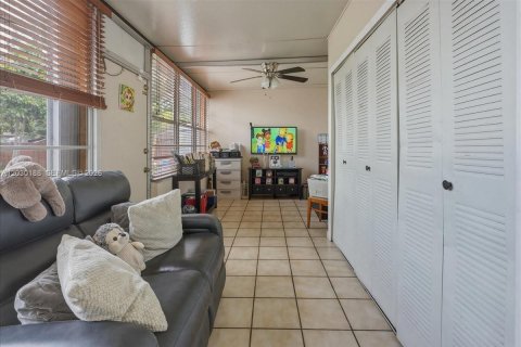Casa en venta en Miami, Florida, 3 dormitorios, 164.99 m2 № 2084903 - foto 23
