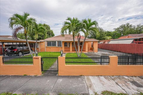 Casa en Miami, Florida 3 dormitorios, 164.99 m2 № 2084903