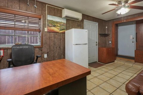Casa en venta en Miami, Florida, 3 dormitorios, 164.99 m2 № 2084903 - foto 10