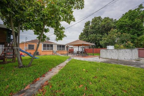 Casa en venta en Miami, Florida, 3 dormitorios, 164.99 m2 № 2084903 - foto 15