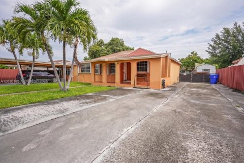 Casa en venta en Miami, Florida, 3 dormitorios, 164.99 m2 № 2084903 - foto 5