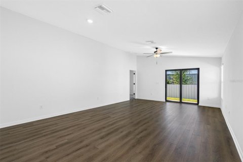 House in Spring Hill, Florida 3 bedrooms, 139.17 sq.m. № 2201794 - photo 5
