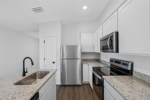 House in Spring Hill, Florida 3 bedrooms, 139.17 sq.m. № 2201794 - photo 3