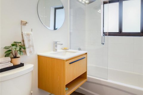 Villa ou maison à louer à North Miami, Floride: 4 chambres, 154.68 m2 № 1977315 - photo 11