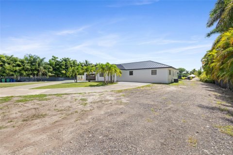 Villa ou maison à vendre à Homestead, Floride: 5 chambres, 261.06 m2 № 2060220 - photo 11