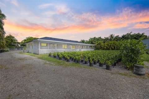 Villa ou maison à vendre à Homestead, Floride: 5 chambres, 261.06 m2 № 2060220 - photo 2