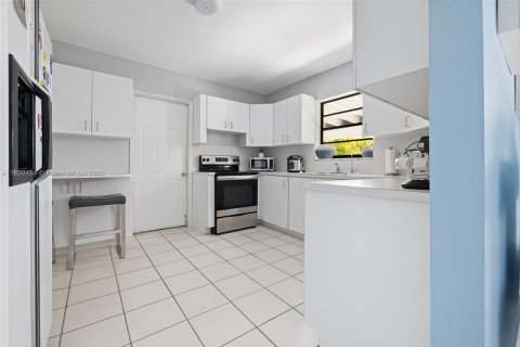 Villa ou maison à vendre à Homestead, Floride: 5 chambres, 261.06 m2 № 2060220 - photo 20