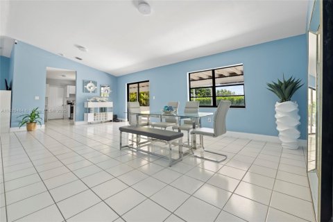 Villa ou maison à vendre à Homestead, Floride: 5 chambres, 261.06 m2 № 2060220 - photo 14