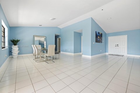 Villa ou maison à vendre à Homestead, Floride: 5 chambres, 261.06 m2 № 2060220 - photo 19