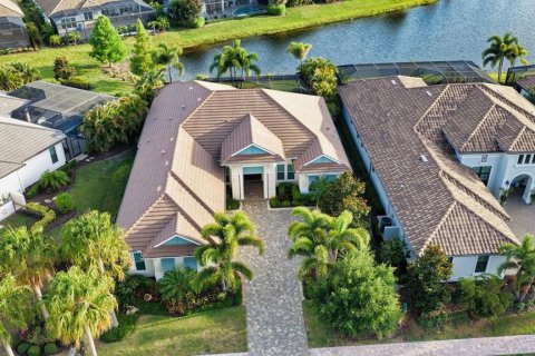 House in Lakewood Ranch, Florida 3 bedrooms, 292.55 sq.m. № 2208592 - photo 12