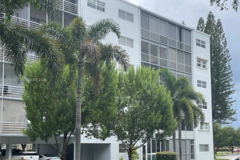 Copropriété à vendre à Hallandale Beach, Floride: 2 chambres, 95.41 m2 № 2056948 - photo 13