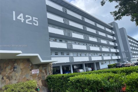 Copropriété à vendre à Hallandale Beach, Floride: 2 chambres, 95.41 m2 № 2056948 - photo 14