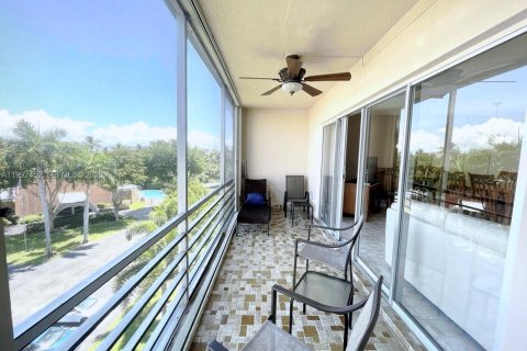 Copropriété à vendre à Hallandale Beach, Floride: 2 chambres, 95.41 m2 № 2056948 - photo 10