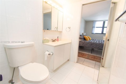 Купить кондоминиум в Майами-Бич, Флорида 2 спальни, 83.8м2, № 1984525 - фото 15