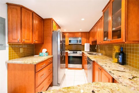 Купить кондоминиум в Майами-Бич, Флорида 2 спальни, 83.8м2, № 1984525 - фото 6