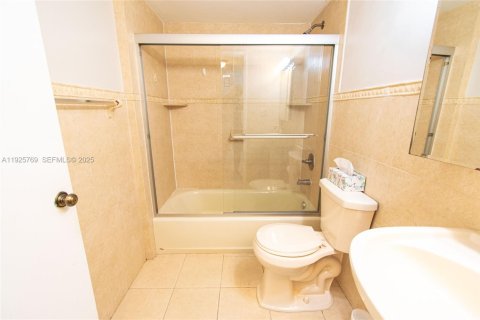 Купить кондоминиум в Майами-Бич, Флорида 2 спальни, 83.8м2, № 1984525 - фото 23