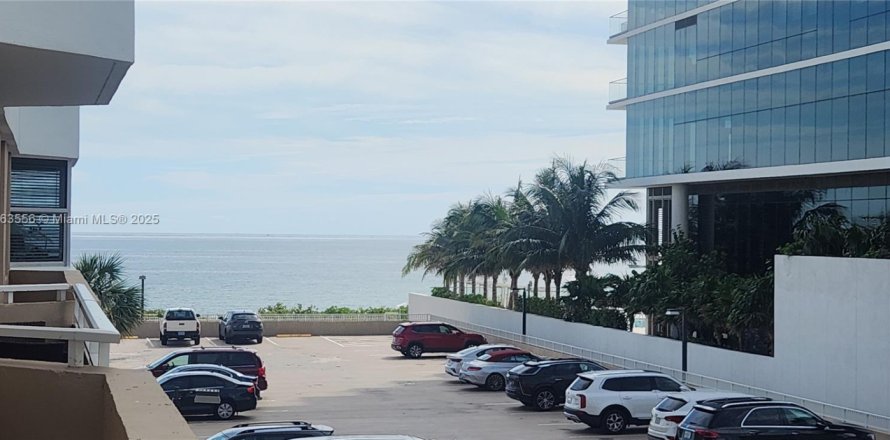 Condominio en Hallandale Beach, Florida, 1 dormitorio  № 1713268