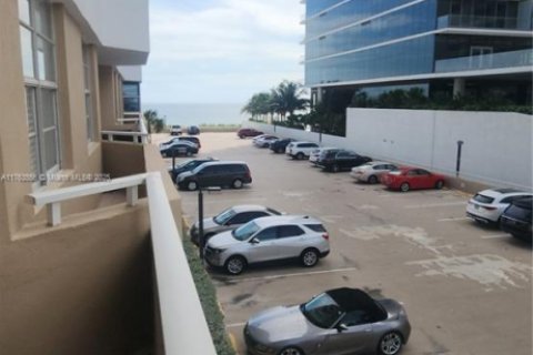 Condominio en alquiler en Hallandale Beach, Florida, 1 dormitorio, 80.82 m2 № 1713268 - foto 5