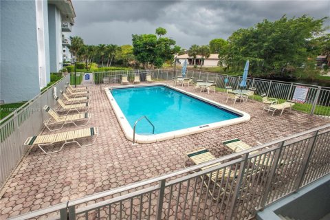 Condo in Plantation, Florida, 1 bedroom  № 1742501 - photo 20