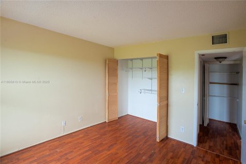 Condo in Plantation, Florida, 1 bedroom  № 1742501 - photo 11