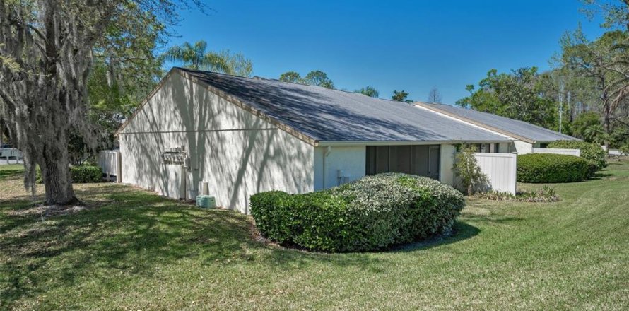 House in Tarpon Springs, Florida 2 bedrooms, 109.35 sq.m. № 1717903