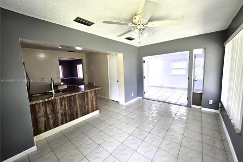 House in Margate, Florida 2 bedrooms, 107.86 sq.m. № 1944946 - photo 26
