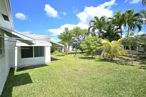 House in Margate, Florida 2 bedrooms, 107.86 sq.m. № 1944946 - photo 9