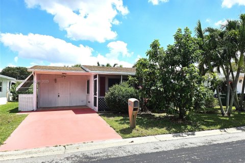 House in Margate, Florida 2 bedrooms, 107.86 sq.m. № 1944946 - photo 8