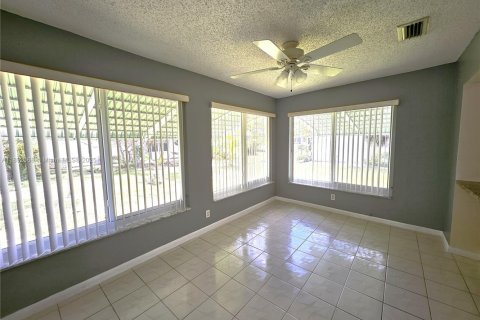 House in Margate, Florida 2 bedrooms, 107.86 sq.m. № 1944946 - photo 27