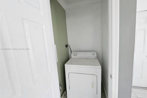 House in Margate, Florida 2 bedrooms, 107.86 sq.m. № 1944946 - photo 30