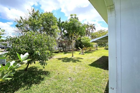House in Margate, Florida 2 bedrooms, 107.86 sq.m. № 1944946 - photo 7