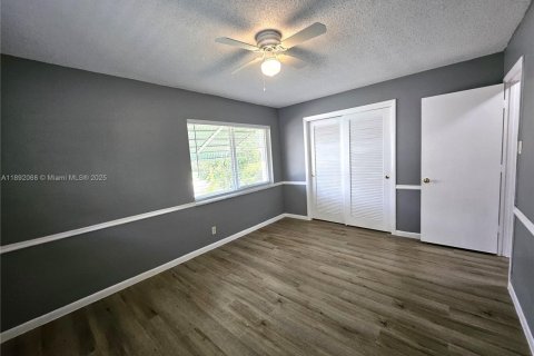 House in Margate, Florida 2 bedrooms, 107.86 sq.m. № 1944946 - photo 22