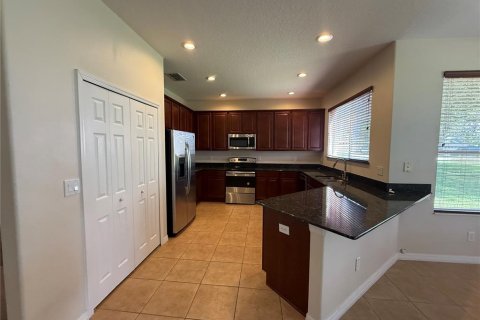 Villa ou maison à louer à Clermont, Floride: 4 chambres, 275.73 m2 № 2377564 - photo 10