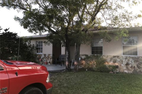 House in Dania Beach, Florida 3 bedrooms, 123.56 sq.m. № 2260605