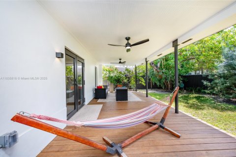 House in Miami, Florida 3 bedrooms, 139.35 sq.m. № 1818672 - photo 30