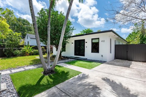House in Miami, Florida 3 bedrooms, 139.35 sq.m. № 1818672 - photo 1