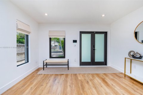 House in Miami, Florida 3 bedrooms, 139.35 sq.m. № 1818672 - photo 7