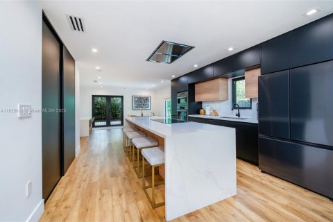 House in Miami, Florida 3 bedrooms, 139.35 sq.m. № 1818672 - photo 13