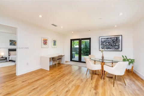 House in Miami, Florida 3 bedrooms, 139.35 sq.m. № 1818672 - photo 20