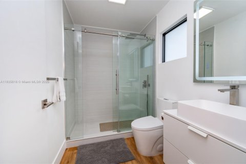 House in Miami, Florida 3 bedrooms, 139.35 sq.m. № 1818672 - photo 25