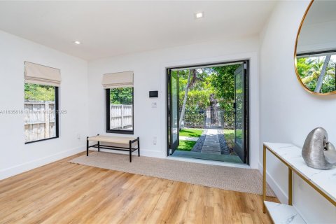 House in Miami, Florida 3 bedrooms, 139.35 sq.m. № 1818672 - photo 6