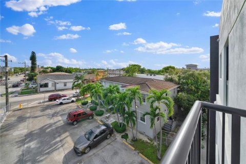 Снять в аренду квартиру в Майами, Флорида 39.02м2, № 1963933 - фото 8