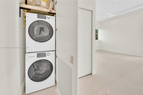 Снять в аренду квартиру в Майами, Флорида 39.02м2, № 1963933 - фото 3