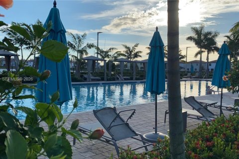 Villa ou maison à louer à Hialeah, Floride: 3 chambres, 143.07 m2 № 2042245 - photo 2