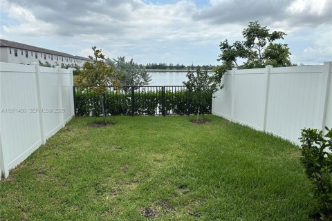 Villa ou maison à louer à Hialeah, Floride: 3 chambres, 143.07 m2 № 2042245 - photo 6