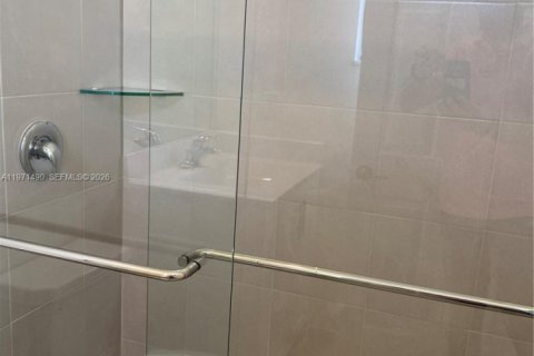 Villa ou maison à louer à Hialeah, Floride: 3 chambres, 143.07 m2 № 2042245 - photo 11